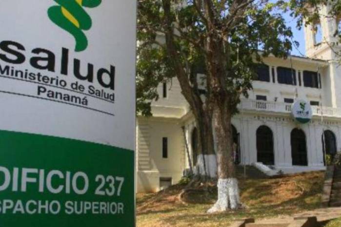 De acuerdo con el Minsa, cada año se gradúan aproximadamente 400 médicos en las seis facultades de medicina del país.