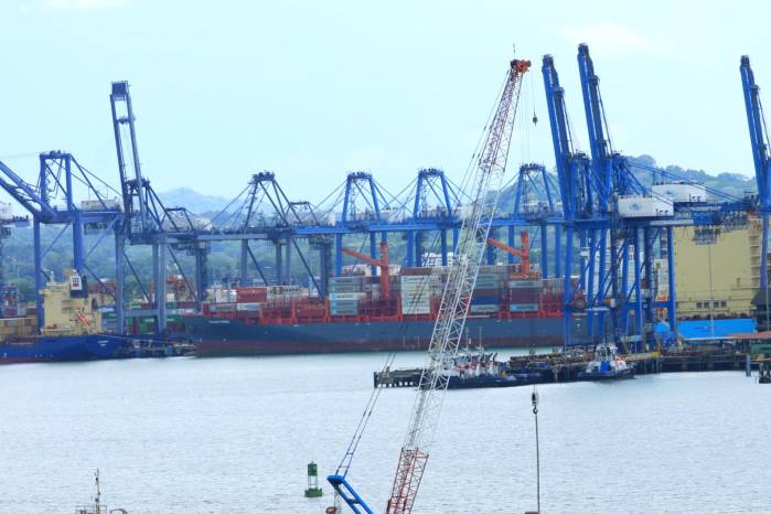 El presidente señaló que el Ministerio de Trabajo y Desarrollo Laboral acompañará el proceso para garantizar que la transición en los puertos se realice de forma fluida.