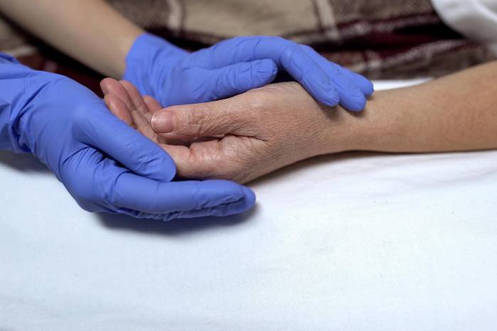 En el caso de Panamá, la eutanasia está prohibida por la ley. Así lo estipula la Ley 68 de 2003, la cual entre otras cosas regula los derechos y los deberes de los pacientes en materia de información y de decisión libre e informada.