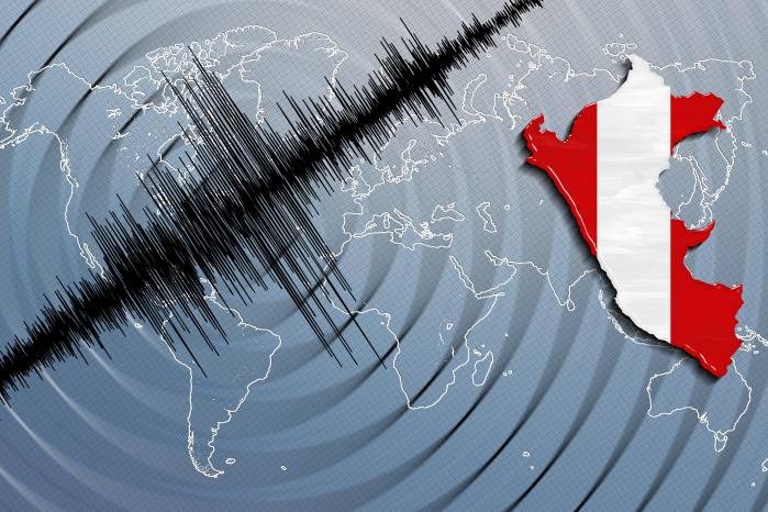 Centro de monitoreo sísmico evaluando la información tras descartarse la alerta de tsunami por parte del PTWC y el CATAC.