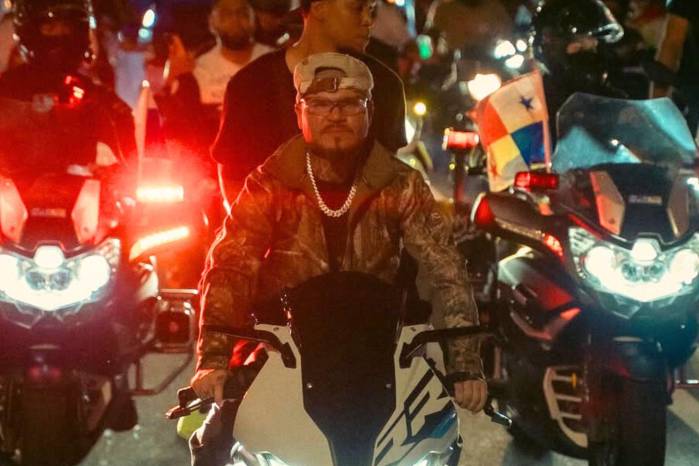 Cuando una vuelta por la ciudad de Panamá termina convertida en una gran caravana junto a Farruko.