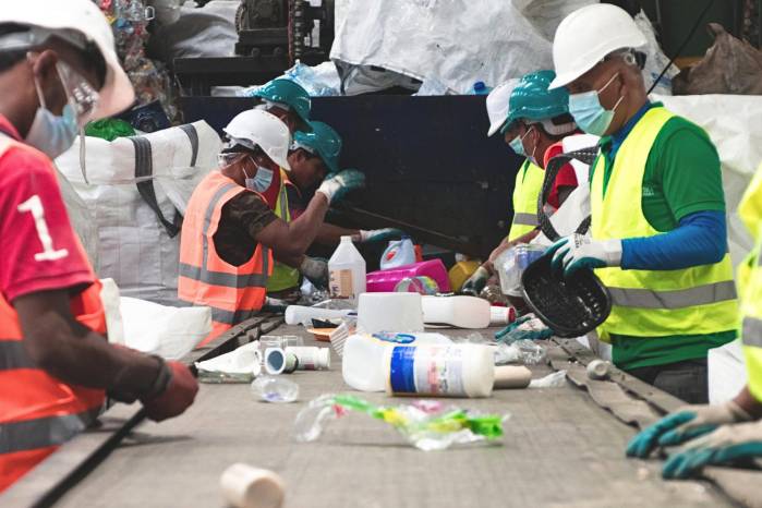La iniciativa ” un mundo sin residuos” fomenta la recolección de plásticos al igual que su reciclaje.