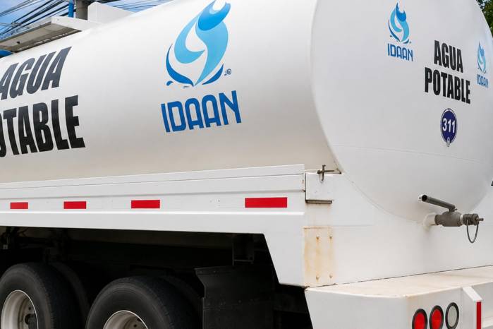 Flores reconoció que los problemas en el sistema de agua potable son resultado de años de falta de inversión en redes e infraestructura.