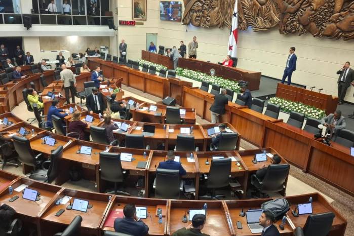El diputado de la bancada Seguimos, Ernesto Cedeño, espera que su bancada mantenga puestoa claves en las comisiones.