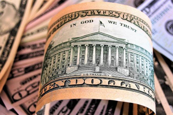 El desembolso de los ahorros navideños no solo beneficia a los clientes, sino que tambiéna al comercio minorista, que experimenta un alza en la demanda en estos meses.