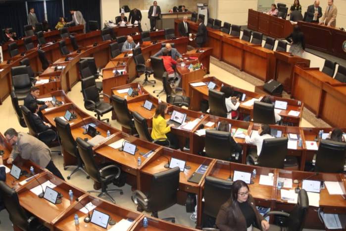 Prado recordó que, durante las negociaciones para la conformación de la nueva directiva y la organización del Legislativo, la bancada Vamos impulsó cambios para fortalecer el papel fiscalizador de la Asamblea.