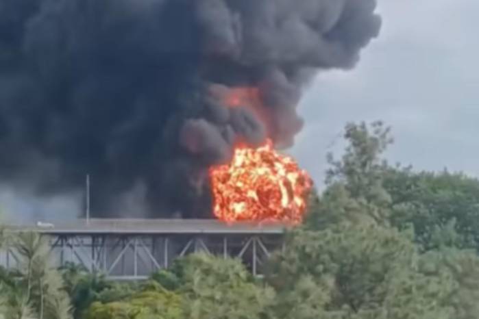 Paramédicos también se encuentran en el área y han atendido al menos a tres personas afectadas