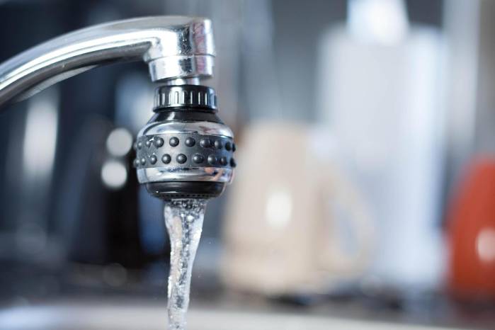 Según el comunicado oficial, las evaluaciones realizadas por el IDAAN, y verificadas por el MINSA, evidenciaron cambios en los parámetros de calidad del agua, así como la presencia de microorganismos.