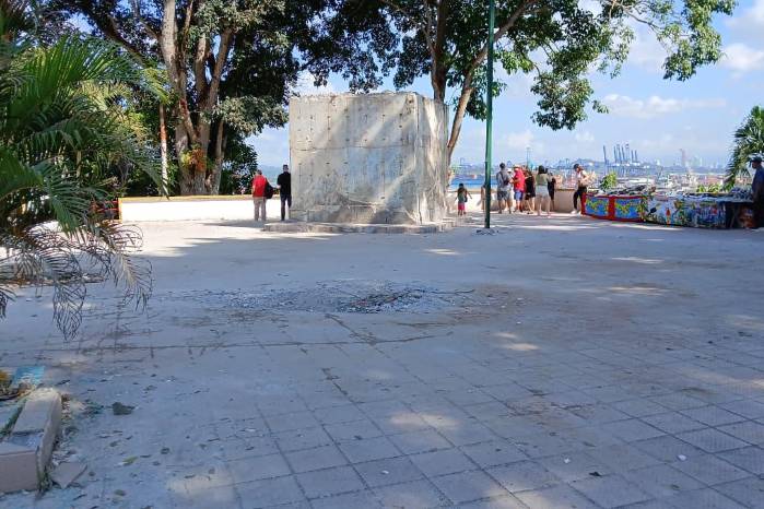 El mirador es uno de los mayores atractivo porque muestra el movimiento portuario y el cruce de buques.