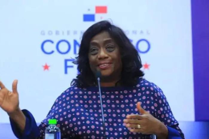 El caso derivó en una orden de detención y en procesos disciplinarios dentro del sistema educativo.