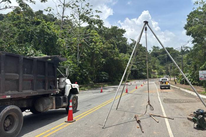 La Vía Transístmica a la altura de Guarumal, en la provincia de Colón, se encuentra en reparación.