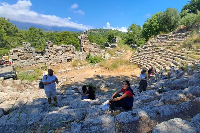 En las ruinas del Teatro Romano, ubicado en Phaselis.
