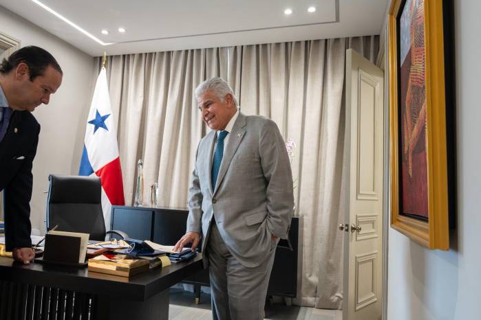 La conversación se produce luego de que Mulino felicitara públicamente a Kast por su victoria en la segunda vuelta presidencial.