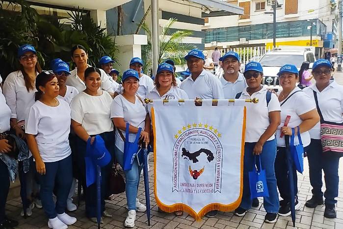 Vielka Rosero, presidenta de ANPATE, no se guardó nada y señaló que muchos de estos profesionales arriesgaron sus vidas durante la pandemia de COVID-19