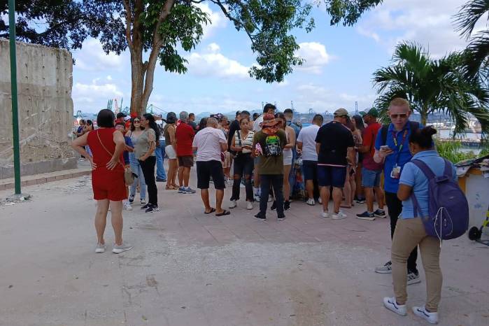 Desde tempranas horas comenzaron a llegar los visitantes.