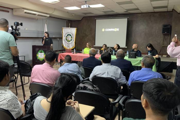 Los colaboradores explicaron al público las interioridades de creación, producción y desarrollo de diversos programas.