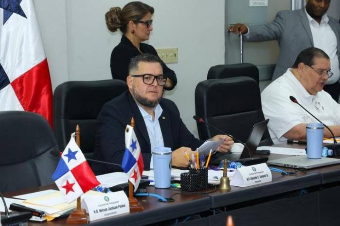 Este dinero estaría destinado a garantizar el pago de turnos extraordinarios al personal médico y administrativo.