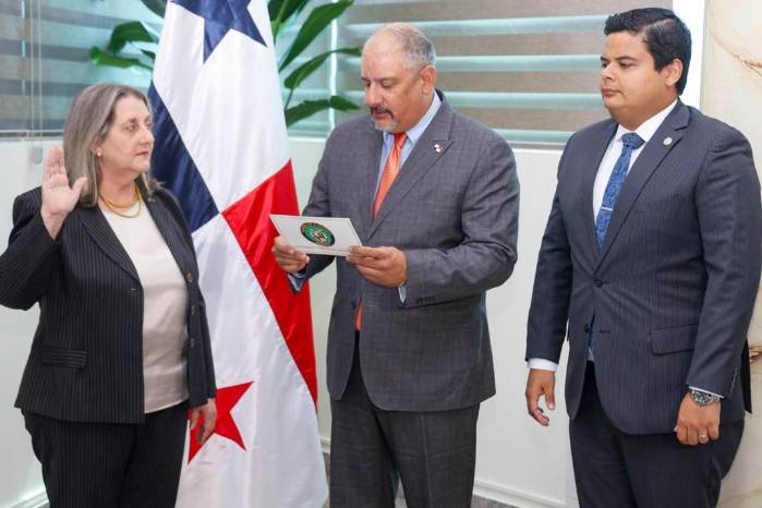 Ángela Russo es juramentada como defensora del Pueblo