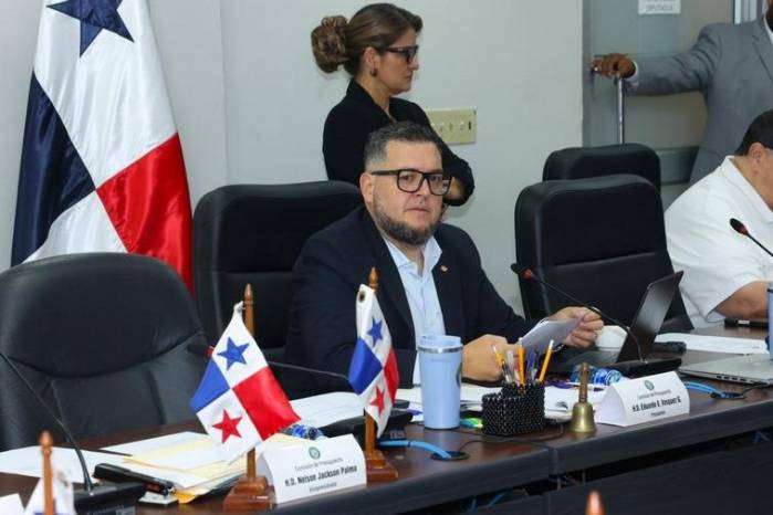 Este dinero estaría destinado a garantizar el pago de turnos extraordinarios al personal médico y administrativo.
