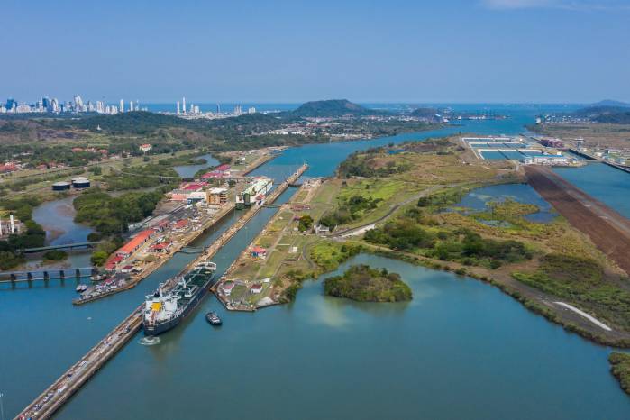 Los buques panamax siguieron dominando el volumen total de cruces.