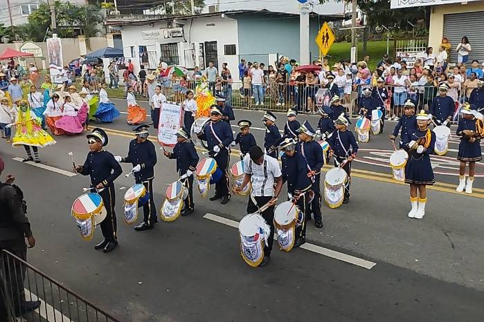 Constante explicó que este desfile se realiza desde hace diez años.