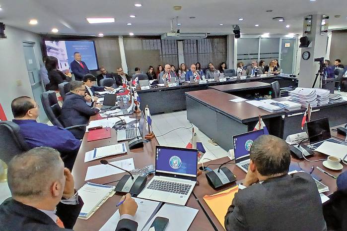 Comisión de Presupuesto: Diputados denuncian ‘intercepción ilegal’ de la Policía