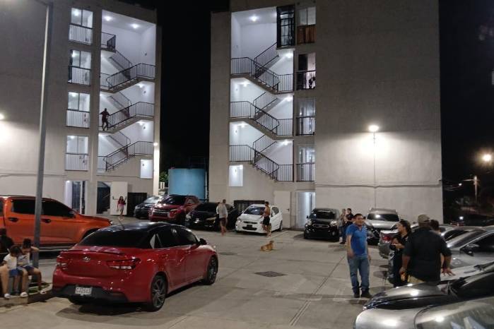 Los residentes de apartamentos tuvieron que evacuar en múltiples ocasiones.