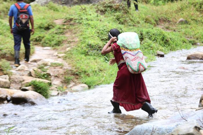 En las comarcas, el 83% de la infancia vive en pobreza y el 55% en pobreza extrema.
