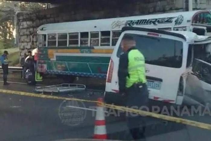 La titular de Turismo también informó que uno de los heridos tuvo que ser intervenido quirúrgicamente.