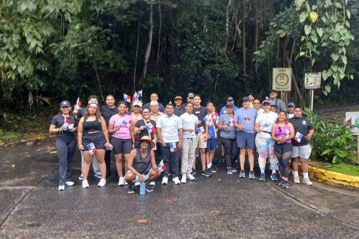 Caminata en el Cerro Ancón, como un acto conmemorativo de la entrada en vigencia de los Tratados Torrijos-Carter.