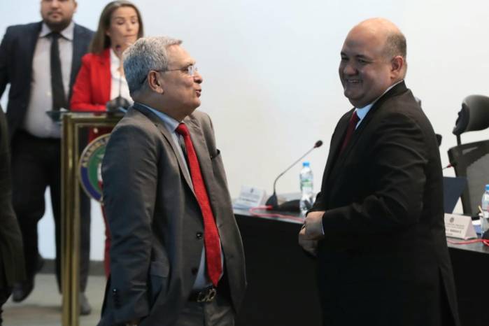 Barroso sostuvo que su trayectoria profesional respalda su aspiración y reiteró que no se prestará para irregularidades.