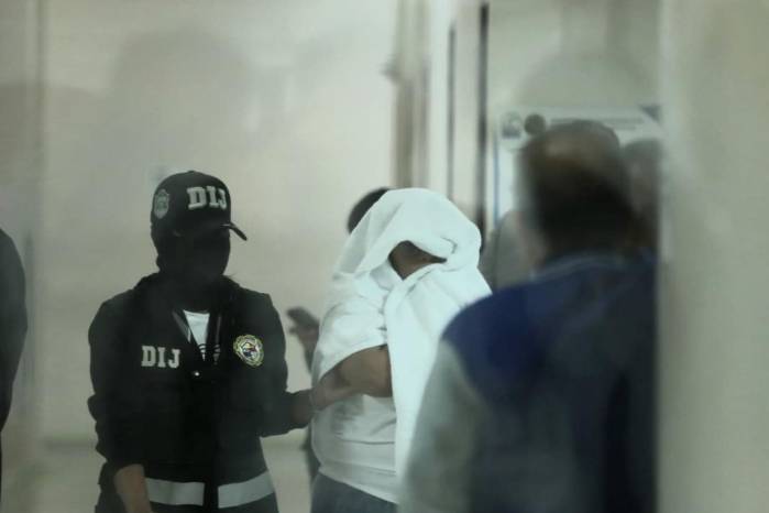 Durante la audiencia, la Fiscalía contra la Delincuencia Organizada solicitó la detención provisional para la mayoría de los imputados, mientras que para una de las investigadas requirió la aplicación de arresto domiciliario.