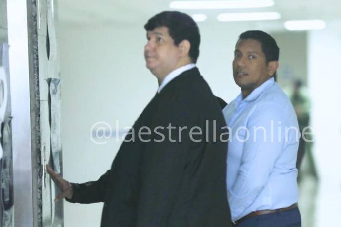 Oliva fue imputado por los presuntos cargos de asociación ilícita para delinquir, peculado y corrupción de servidores públicos.