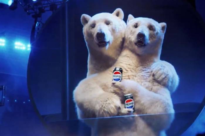 El video fue dirigido por el artista Taika Waititi, quien hace un cameo en la escena como psicólogo.