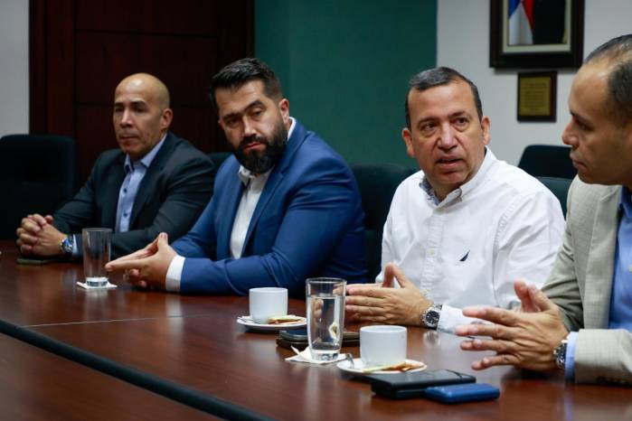 Durante el encuentro, el titular del MICI destacó la competitividad del régimen de zonas francas.