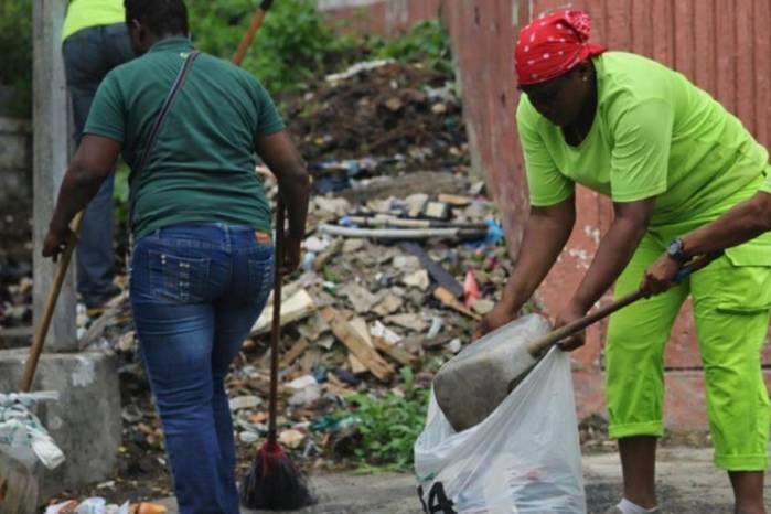 Moreno explicó que el objetivo es que los trabajadores del aseo cuenten con un seguro privado de vida, salud y hospitalización.
