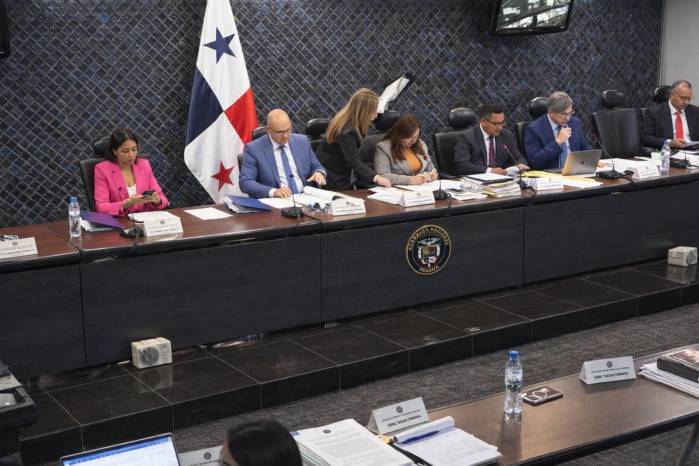 El grupo de diputados que integra la comisión votó para rechazar o no admitir las denuncias.