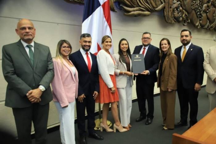 El proyecto, impulsado por la diputada de la coalición, Yamireliz Chong, fue aprobado con 41 votos a favor.