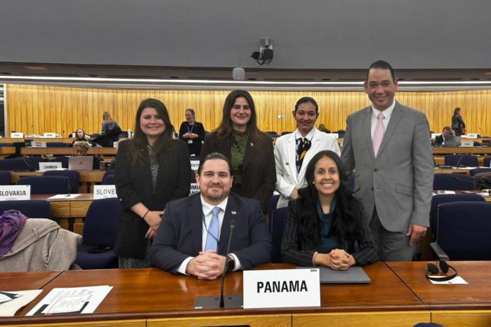 La delegación panameña estuvo encabezada por el secretario general de la Autoridad Marítima de Panamá; Volney Guinard, el director general de Marina Mercante; Ramón Franco, y la embajadora y representante permanente ante la OMI; Ginette Testa.