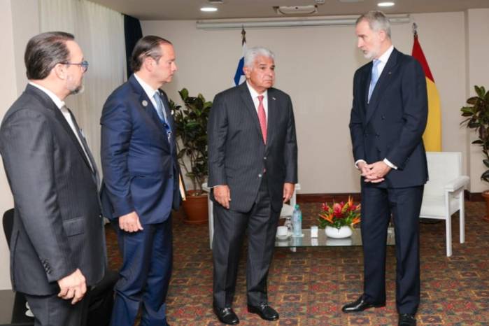 Durante el encuentro, ambos líderes abordaron temas relacionados con cooperación internacional, comercio, inversiones, seguridad y energía.