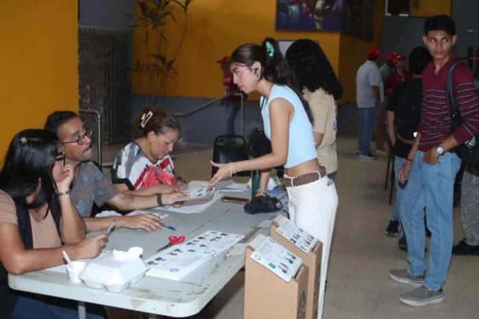 José Emilio Moreno obtuvo 473 votos de profesores (43.196%) y 1,424 votos de estudiantes (16.042%).