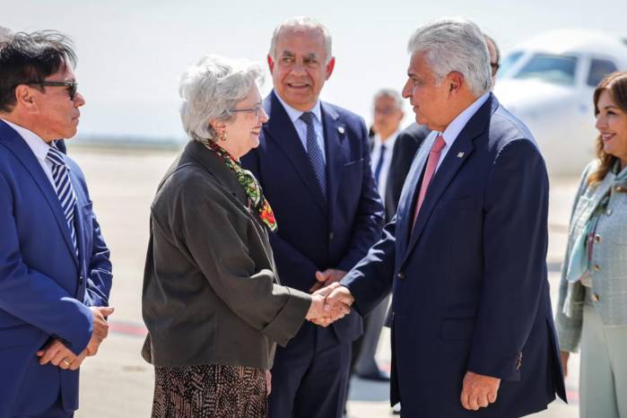 A su llegada a la capital mexicana, Mulino fue recibido con los más altos honores por autoridades del Gobierno de México.