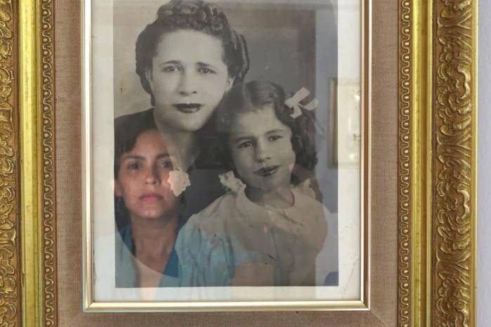 El documental nos adentra en diversos lugares de Rep. Dominicana donde Teresavivió.