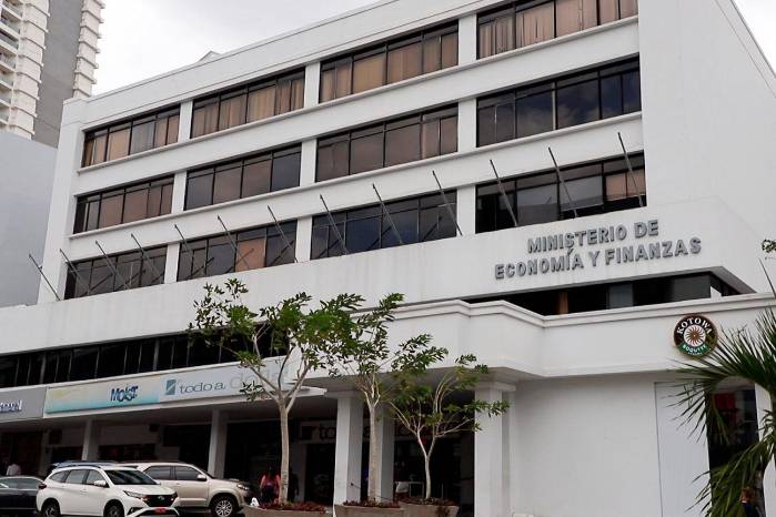 Unas 456 primas, por un monto de $911,728, permanecen en trámite administrativo y en proceso de firmas en el MEF, con pago estimado antes de mediados de año.