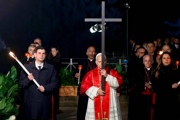 Ante más de 30.000 fieles, según las autoridades locales, León XIV presidió, por primera vez en su pontificado, una de las ceremonias más solemnes de la Semana Santa.