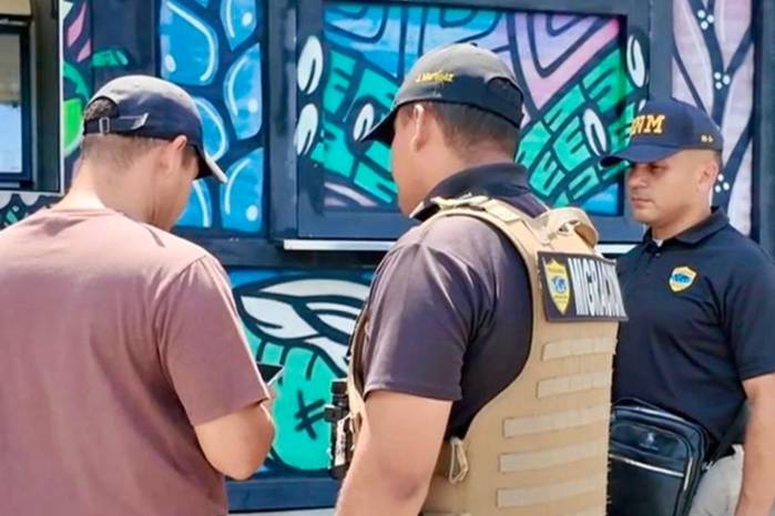 Las autoridades destacaron que este tipo de acciones forman parte de los esfuerzos continuos para garantizar el cumplimiento de las normativas migratorias.