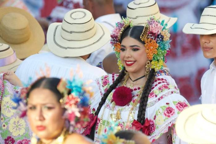 El Desfile de Las Mil Polleras volvió a confirmar su peso como uno de los eventos culturales más importantes del país
