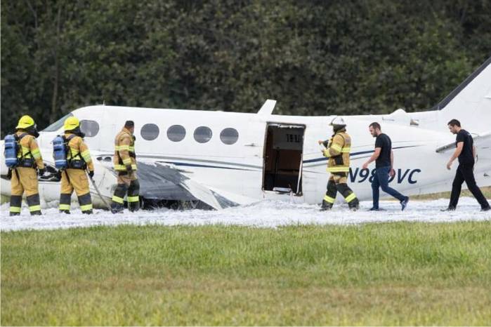 Tras el incidente, funcionarios del Cuerpo de Bomberos Aeronáuticos aseguraron el área.