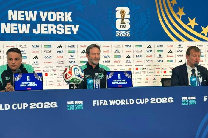El entrenador de la selección de Panamá, Thomas Christiansen (c.).