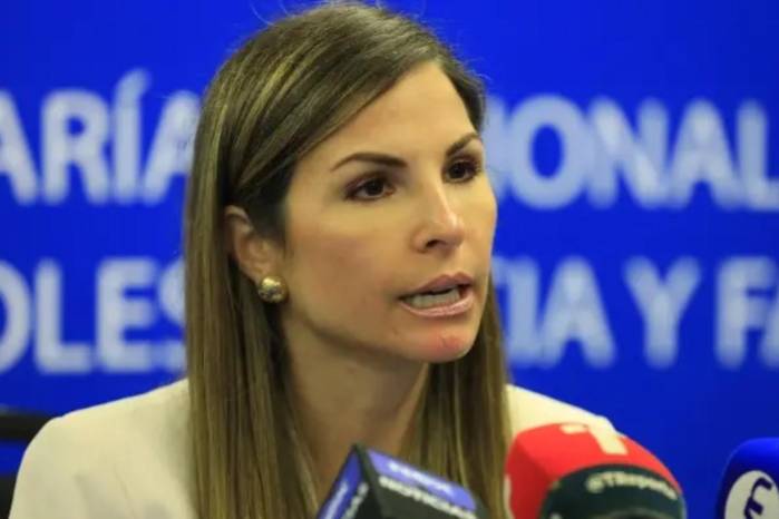 Ana Fábrega renuncia como directora del Senniaf